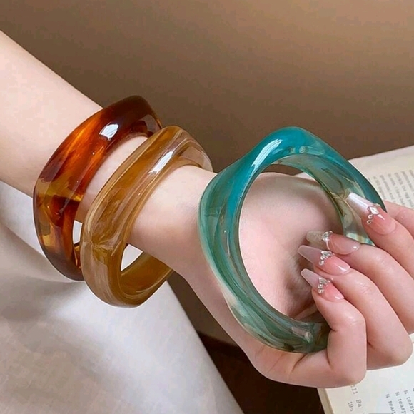 Set of Three Colorful Resin Bangles - Picture 7 of 7